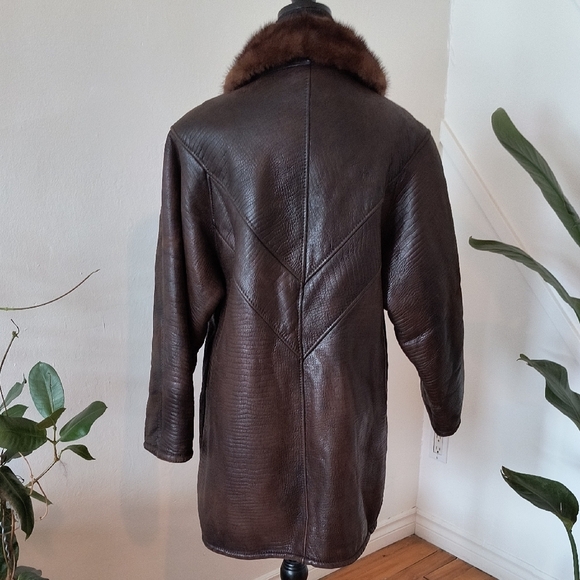Original Shearling Brown Crocodile Embossed Coat with Fur Collar. Size Large - Picture 6 of 8